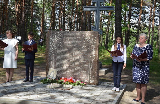 ЗАЖГЛИСЬ СВЕЧИ ПАМЯТИ