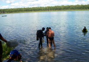 Водолазы на озере Данилово